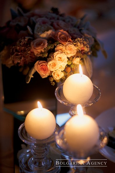Круглые свечи на свадьбе